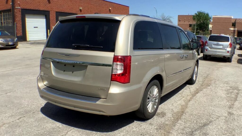 2013 Chrysler Town & Country Limited
