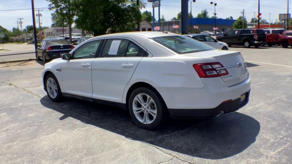 2018 Ford Taurus SEL