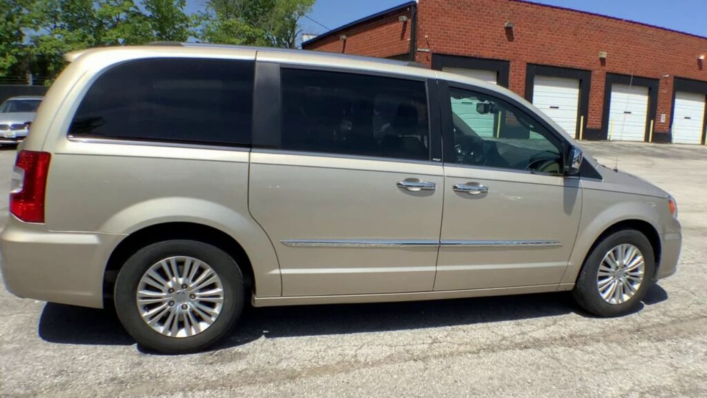 2013 Chrysler Town & Country Limited