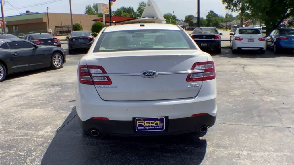 2018 Ford Taurus SEL