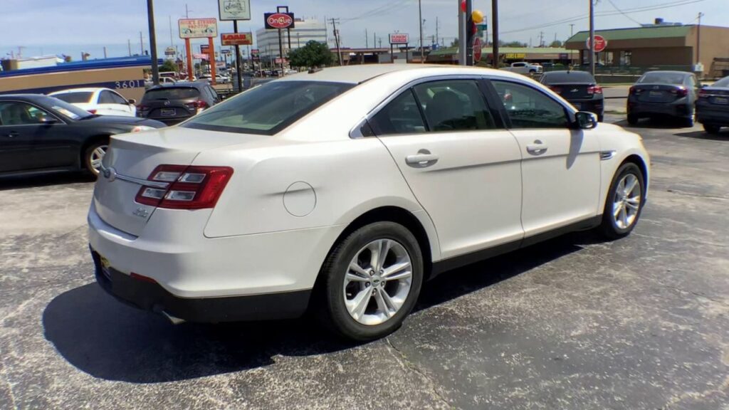 2018 Ford Taurus SEL