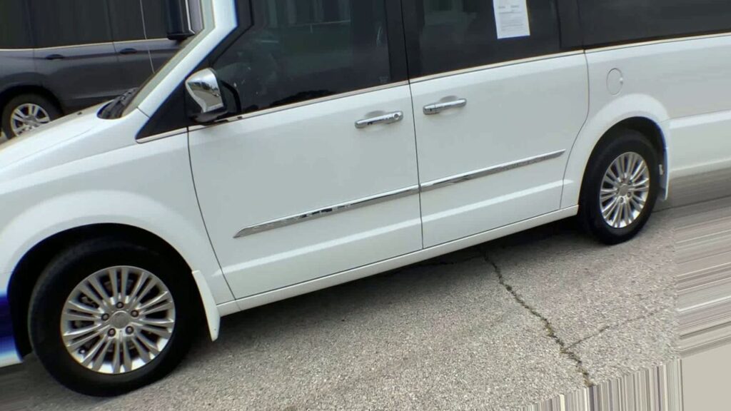 2015 Chrysler Town & Country Limited Platinum