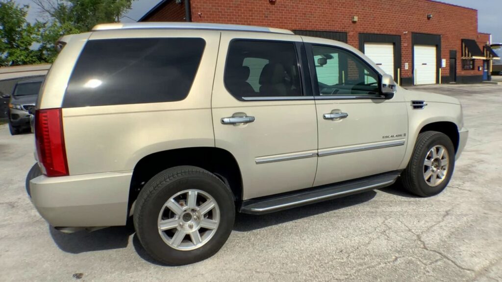 2008 Cadillac Escalade Standard