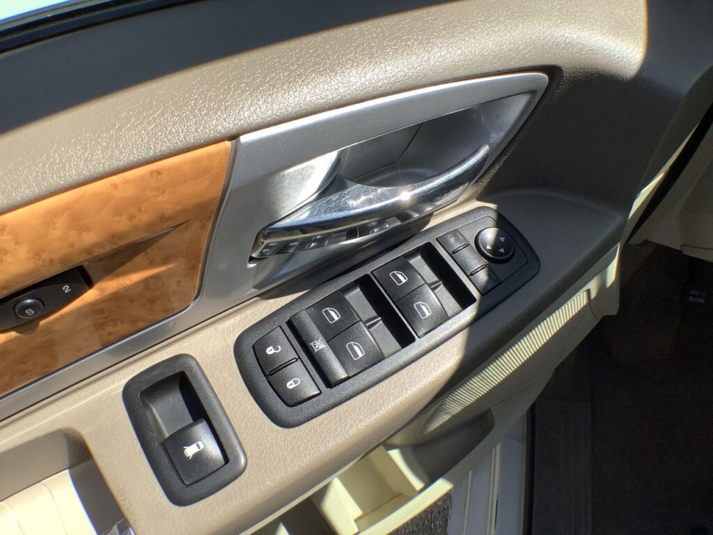 2010 Chrysler Town & Country New Limited