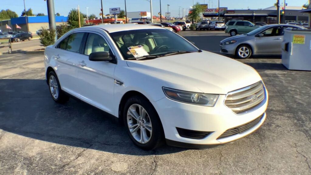 2017 Ford Taurus SE
