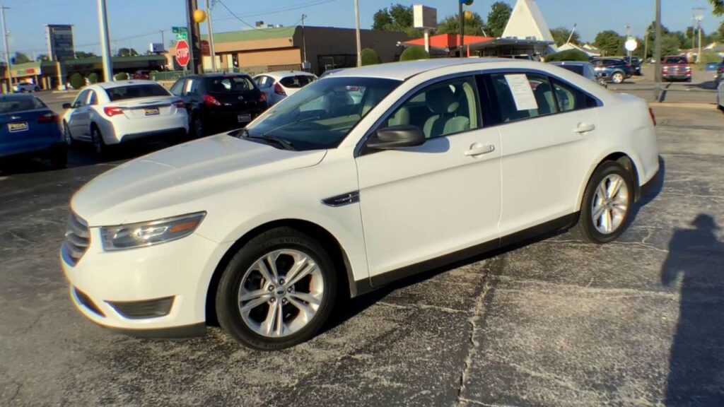 2017 Ford Taurus SE