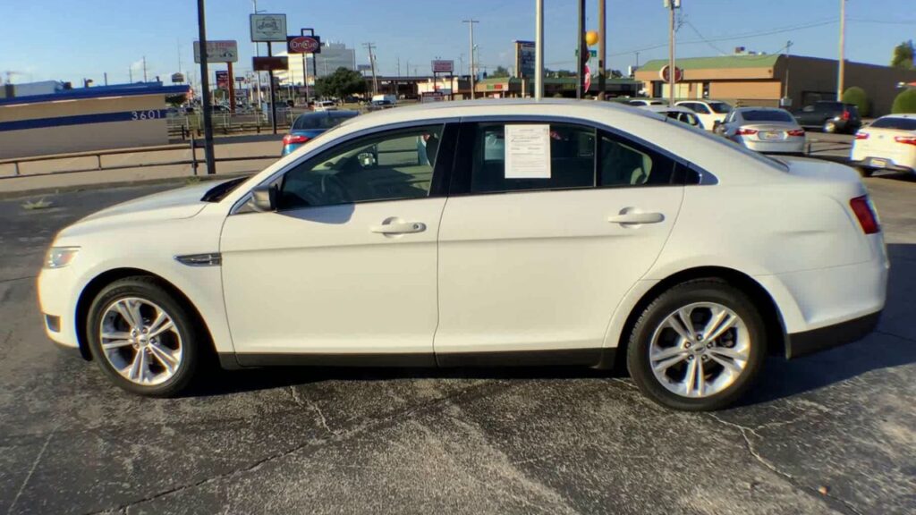 2017 Ford Taurus SE