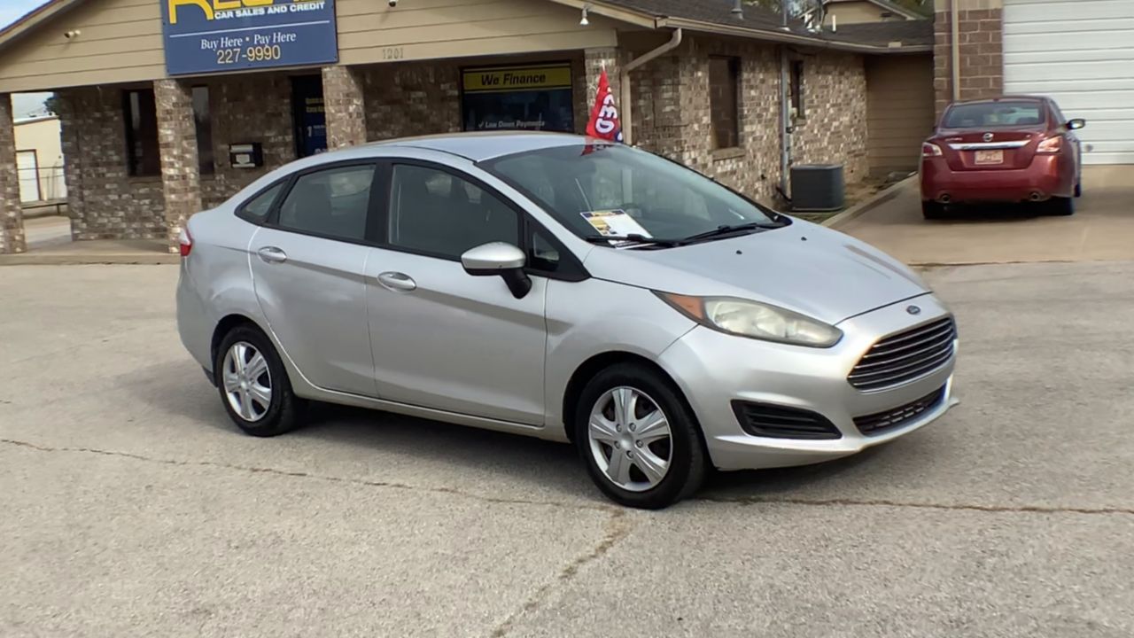 2016 Ford Fiesta S's photo