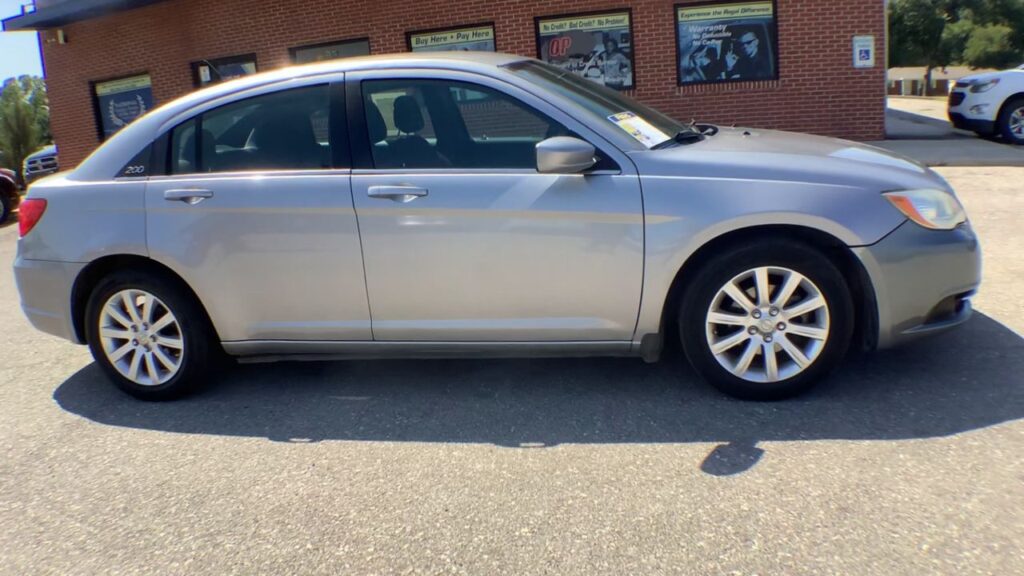 2014 Chrysler 200 LX