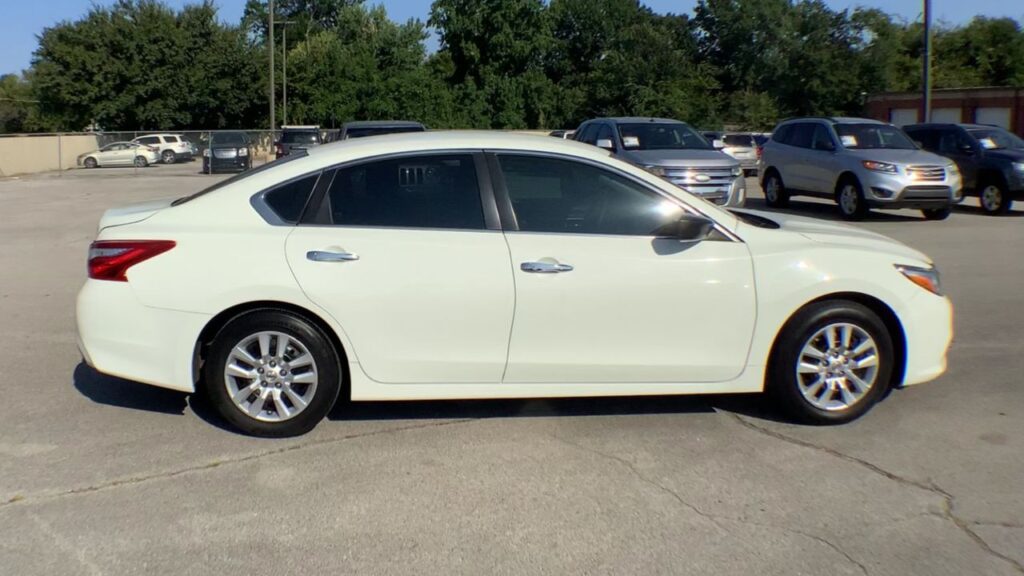 2016 Nissan Altima 4 DOOR SEDAN