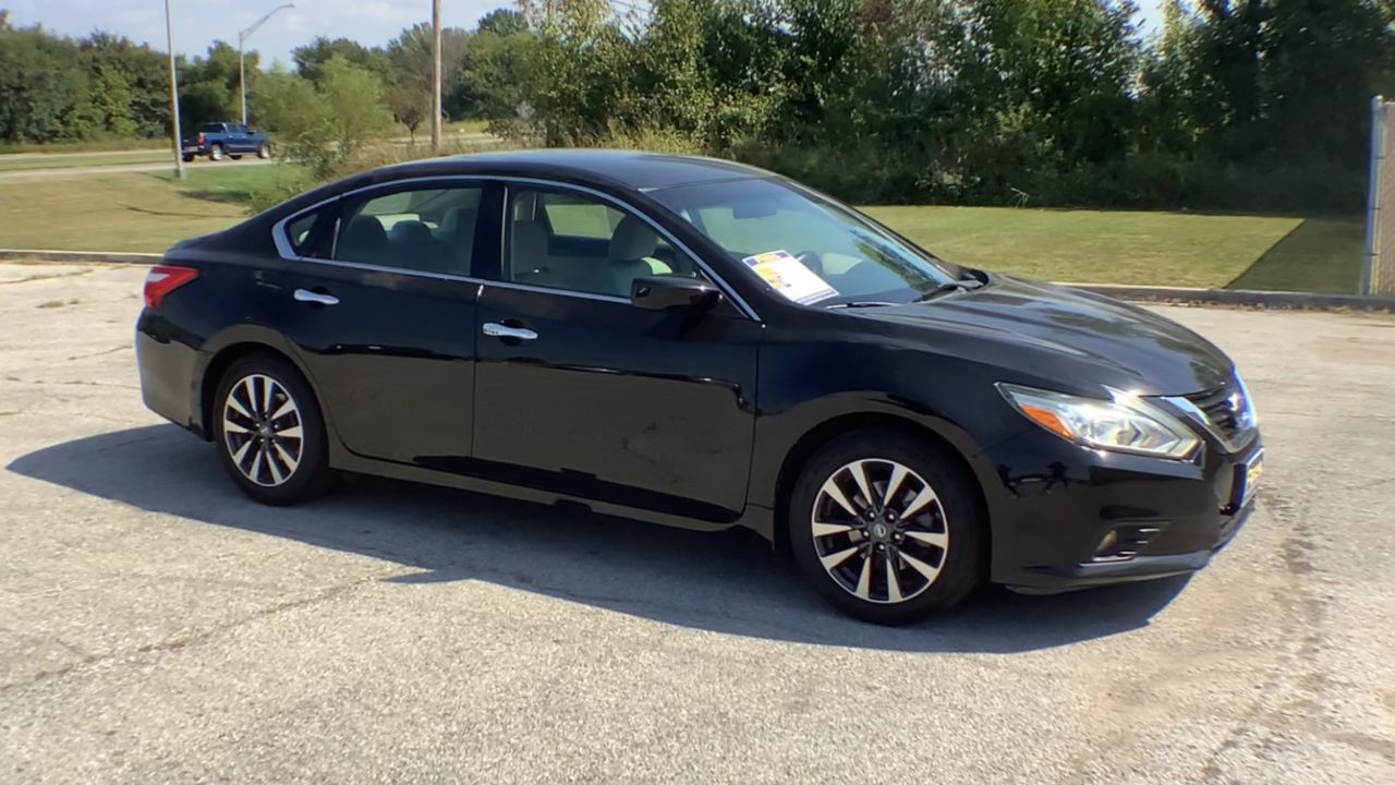 2017 Nissan Altima SV's photo