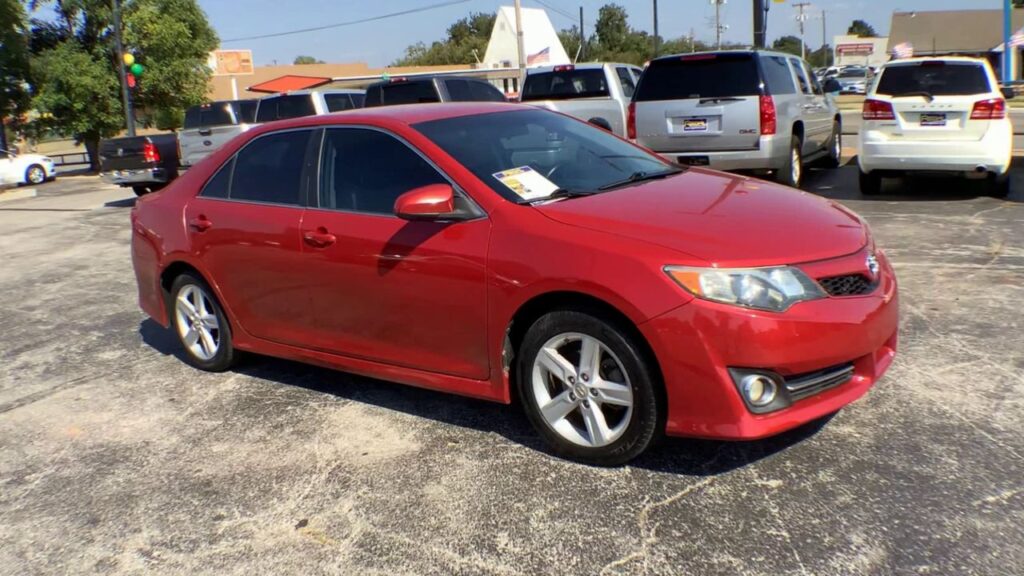 2014 Toyota Camry 4 DOOR SEDAN