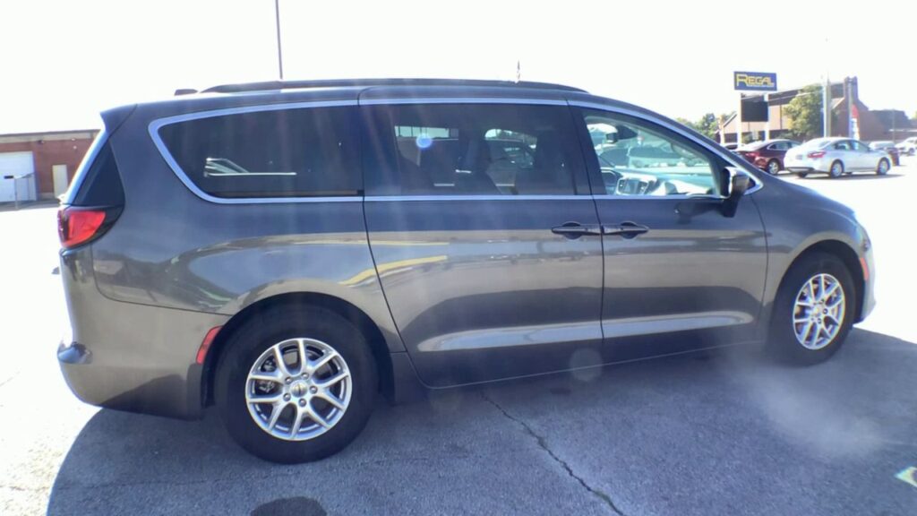 2021 Chrysler Voyager LXI