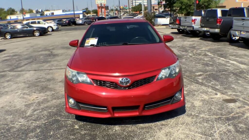 2014 Toyota Camry 4 DOOR SEDAN