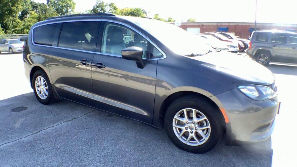 2021 Chrysler Voyager LXI