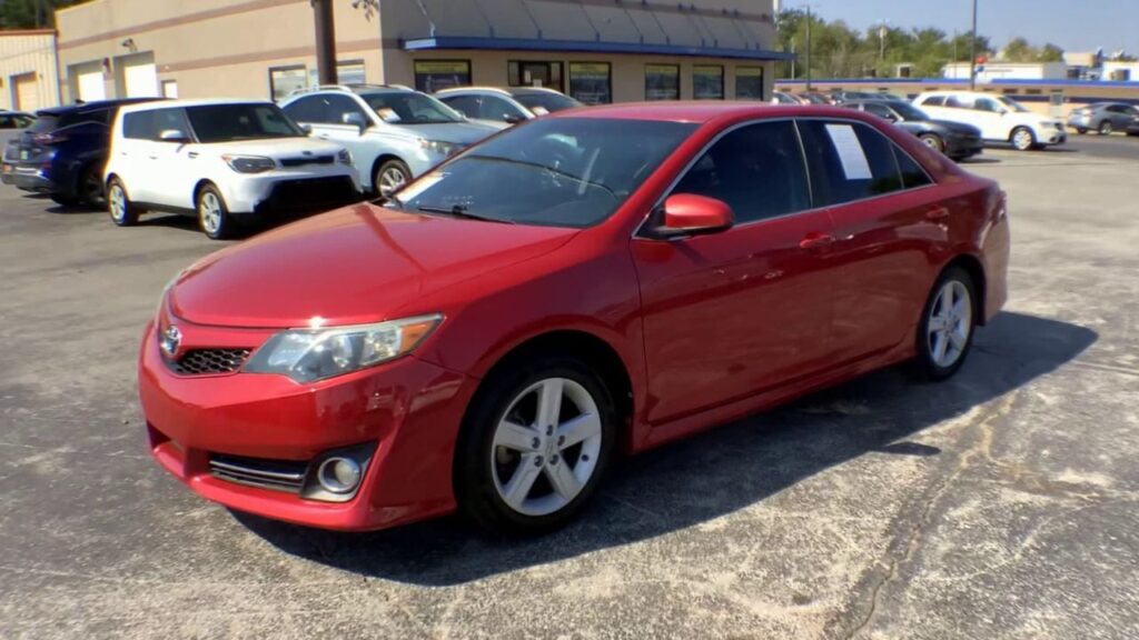 2014 Toyota Camry 4 DOOR SEDAN