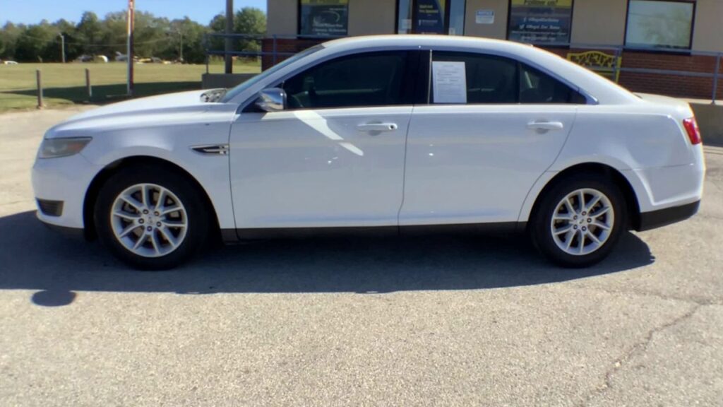 2014 Ford Taurus SE
