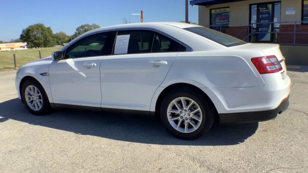 2014 Ford Taurus SE
