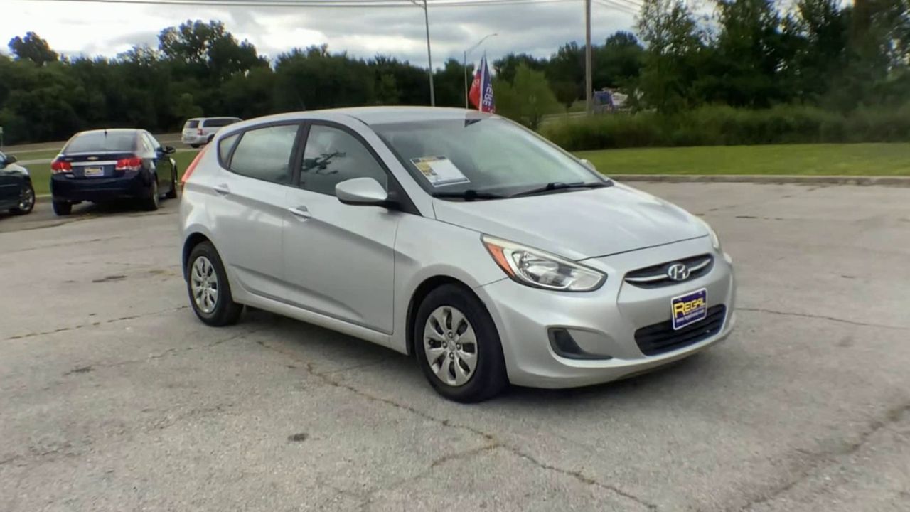 2017 Hyundai Accent SE's photo