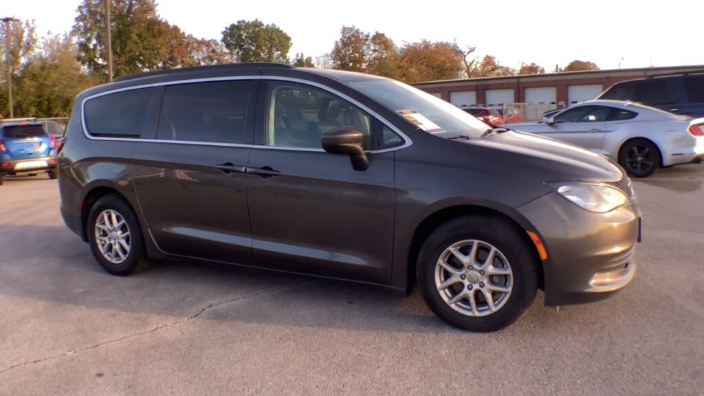 2020 Chrysler Voyager LXI