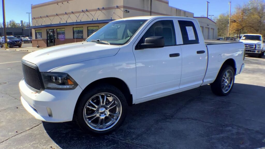 2017 RAM 1500 Express Quad Cab 4x2 64" Box