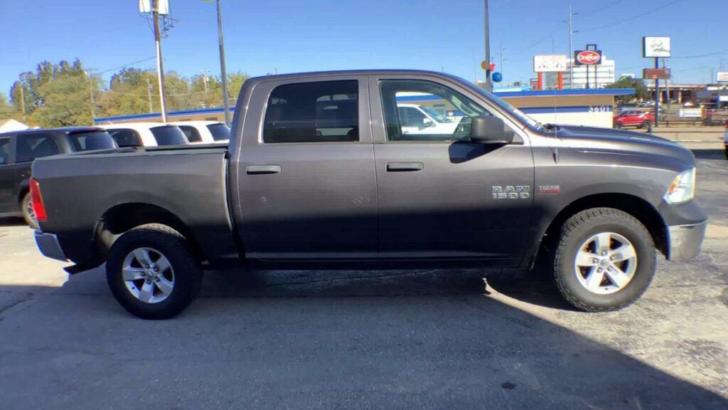 2017 RAM 1500 Tradesman Crew Cab 4x4 57" Box