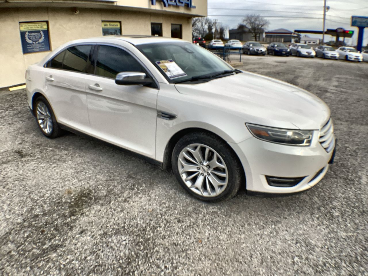 2016 Ford Taurus Limited's photo