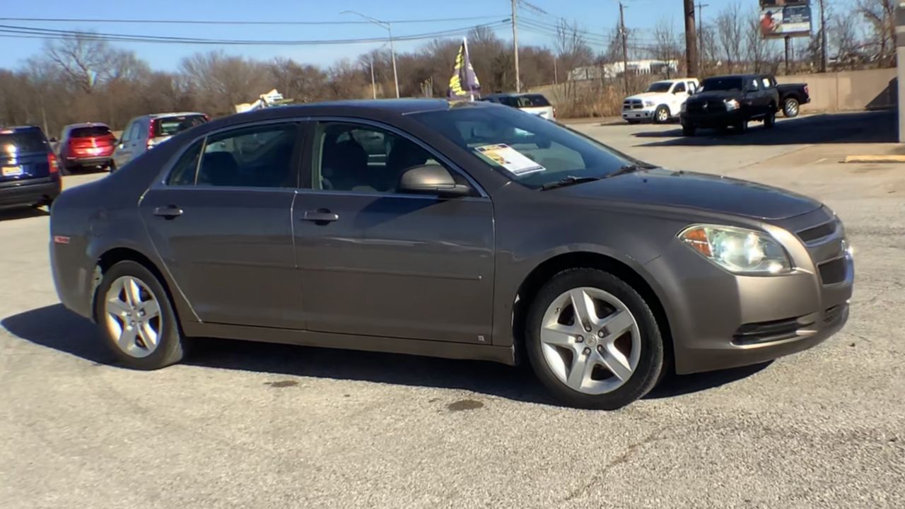 2010 Chevrolet Malibu 1LS's photo
