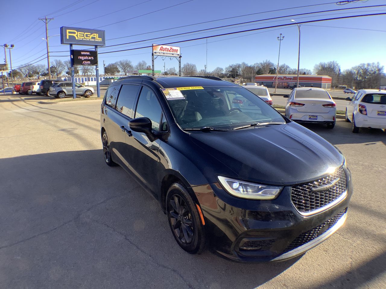 2021 Chrysler Pacifica Touring's photo