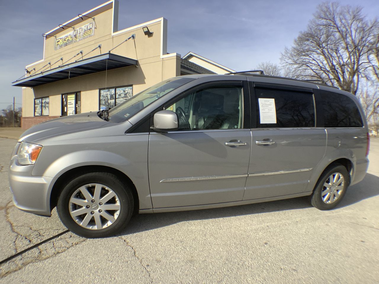 2015 Chrysler Town & Country Touring's photo