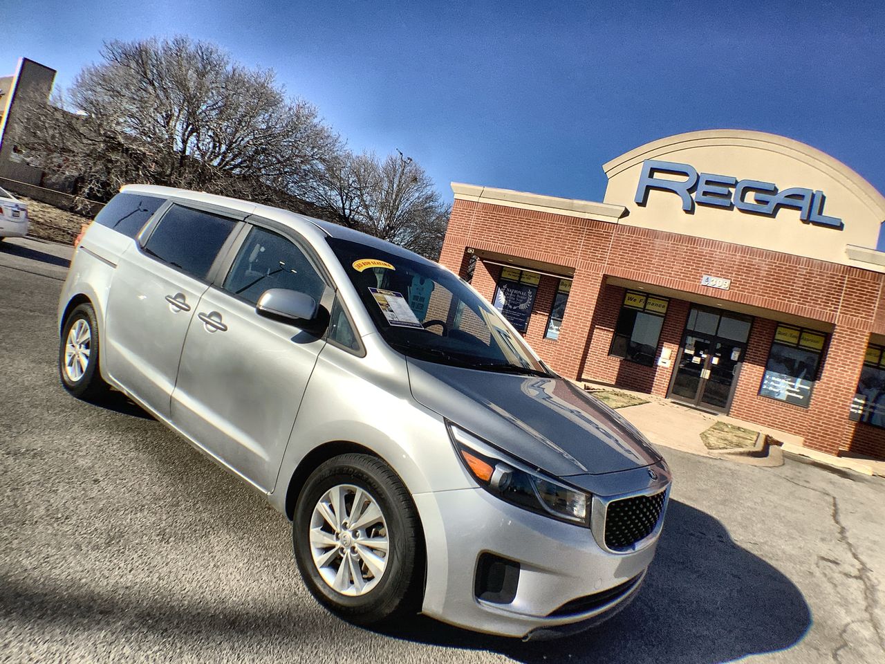 2017 Kia Sedona LX's photo