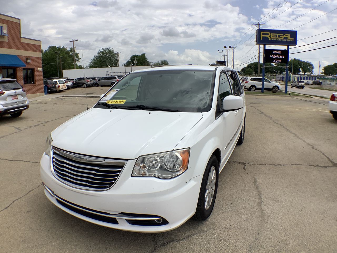 2015 Chrysler Town & Country Touring's photo