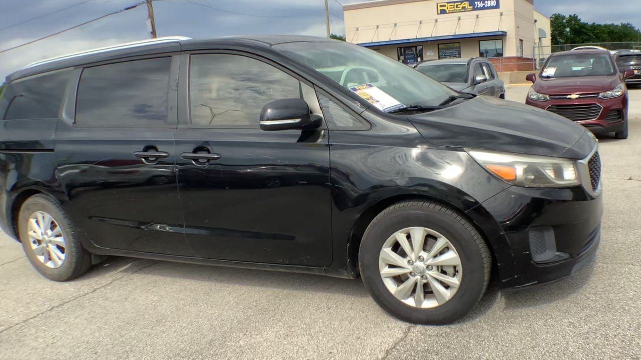 2015 Kia Sedona LX's photo