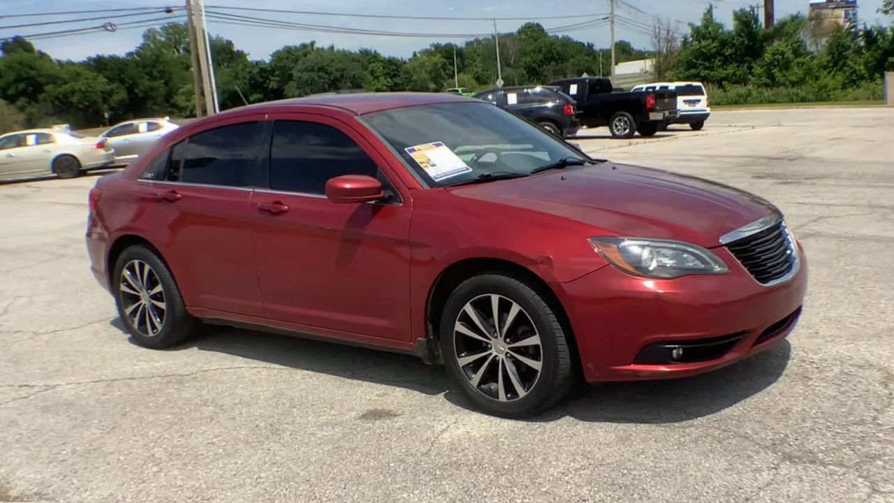 2014 Chrysler 200 Touring's photo