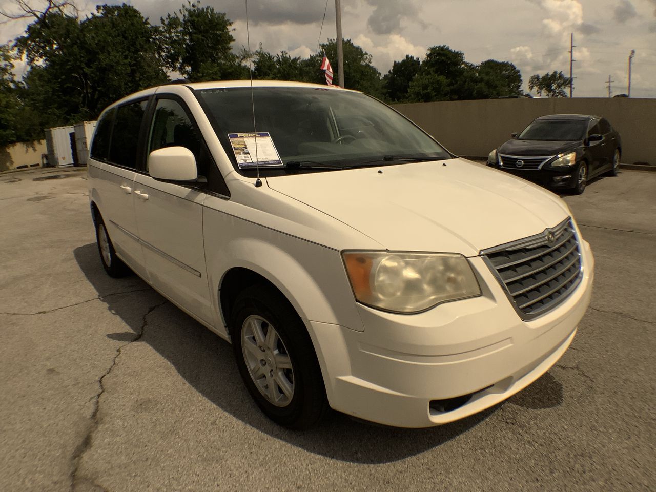 2010 Chrysler Town & Country Touring's photo
