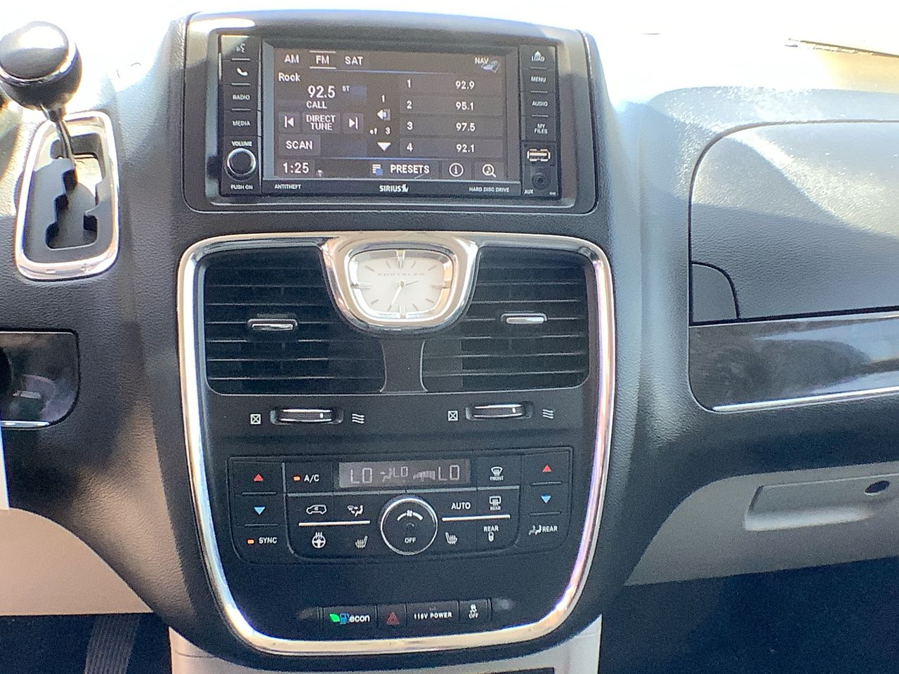 2013 Chrysler Town & Country Touring-L's photo
